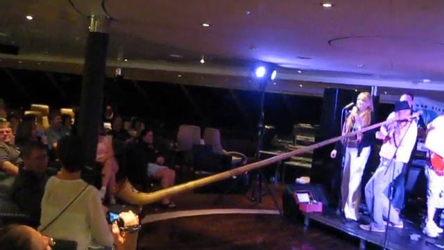 Daniel "The Snowman" on Alphorn & Renee смотреть онлайн