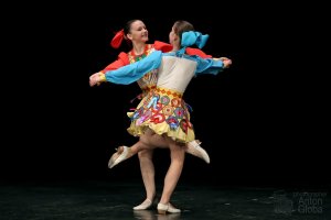 "Подружки", ансамбль "Школьные годы". "Girlfriends", ensemble "School Years".