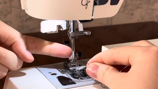 Заправка швейной машинки с горизонтальным челноком смотреть онлайн