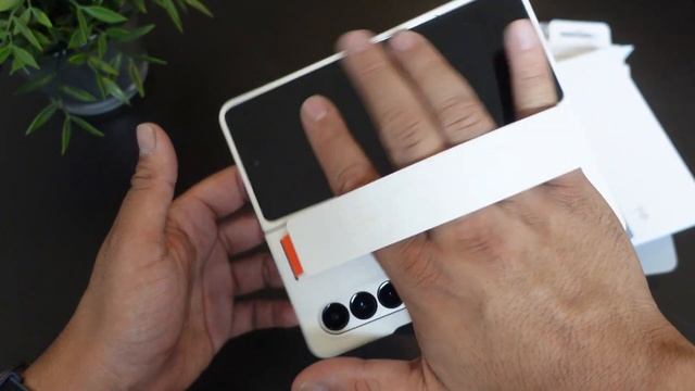 Official Samsung Galaxy Z Fold 4 Grip Cover Case! смотреть онлайн