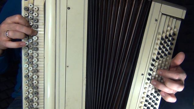 Я спросил у ясеня. (баян крупным планом) смотреть онлайн