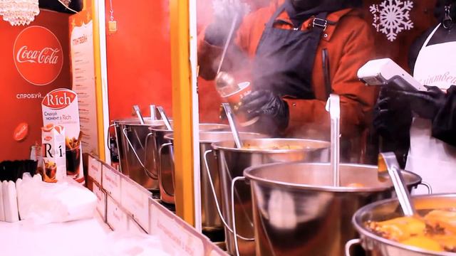 Новый год 2022 на Софиевской площади в Киеве. смотреть онлайн