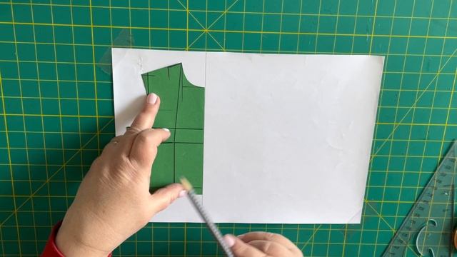 О нагрудной вытачке, ее растворе и месторасположении. Преобразование базы. Видео №12. смотреть онлайн