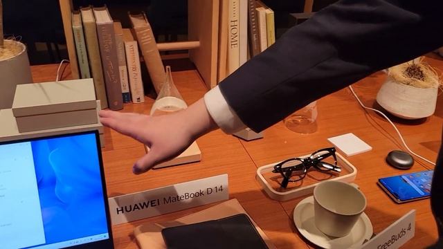 【ハンズオン】HUAWEI MateView・MateBook 14 / D 14・MateBook Eの実機を触ってきました смотреть онлайн