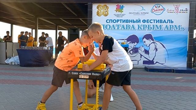 армфайт 7лет против 9 лет СЕРЬЕЗНЫЕ ЗАРУБЫ? армрестлинг ?детский столик