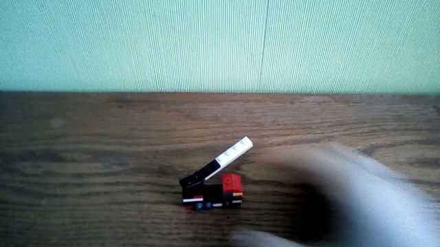 Делаем ерунду и маленькую пожарную машину из лего.