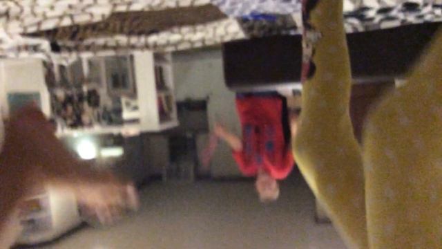 Бой подушками Маши и Тимура смотреть онлайн