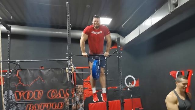 Выходы силой с дополнительным весом от качка 115 кг! смотреть онлайн