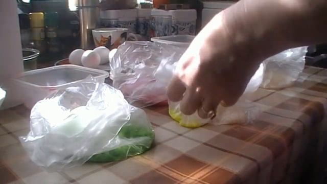 Как покрасить яйца к Пасхе в рисе смотреть онлайн