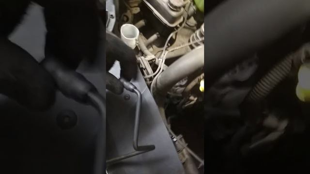 Замена трубки подачи масла к турбине, 1.6 HDI Peugeot, Citroen смотреть онлайн