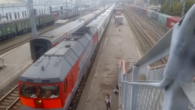 Тепловоз ТЭП70-??? с пасс. поездом прибывает на 5 путь ст. Саратов 1 [ПРИВ.ЖД] смотреть онлайн