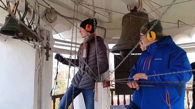 Звон 4.11.23 в Троицком соборе г.Саратова. Встреча Крестного хода. Александр Родионов, Артём Лалов. смотреть онлайн