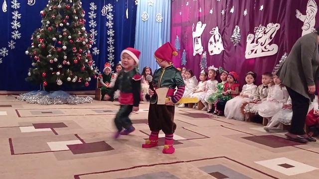 Детский сад "Ай-Данек" г.Чолпон-Ата. Новогодний утренник, средняя группа. смотреть онлайн