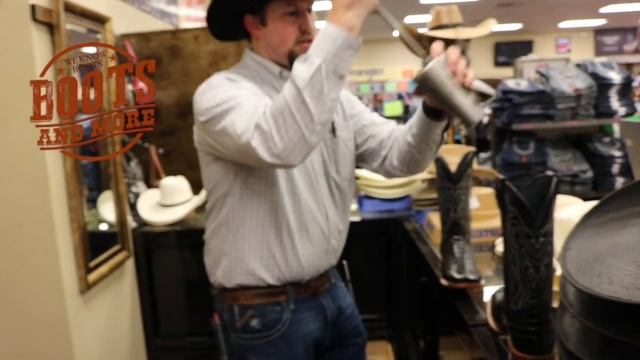 Boot Stretching смотреть онлайн