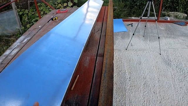 Как согнуть металл (оцинковку) без листогиба с помощью 2-х уголков.