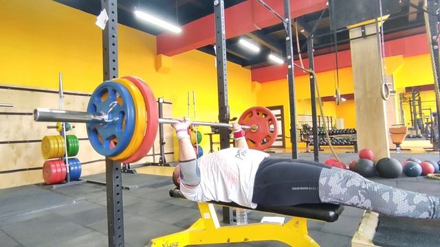 Д 4: Жим лежа, ноги вдоль лавки, 110 кг, 5 подход. смотреть онлайн