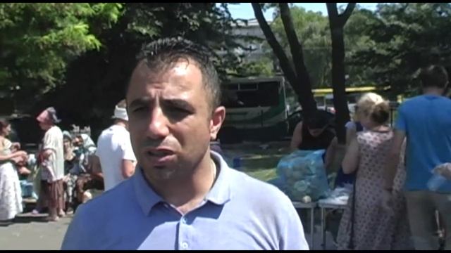 Раздача еды малоимущим на Привокзальной площади в Одессе смотреть онлайн