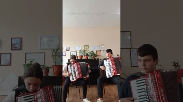 Кишлалы Денис 16 лет .Касап Ольга 12 лет.Ансамбль."Prin București".O.Coca смотреть онлайн
