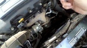 Opel Astra J: Замена трубки подачи масла к турбине