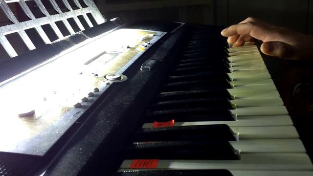 YAMAHA PSR-R200 мелодия " On ecrit sur les murs " смотреть онлайн