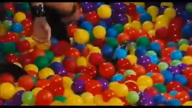 Jackass: Anaconda ball pit featuring Johnny Are You Queer смотреть онлайн