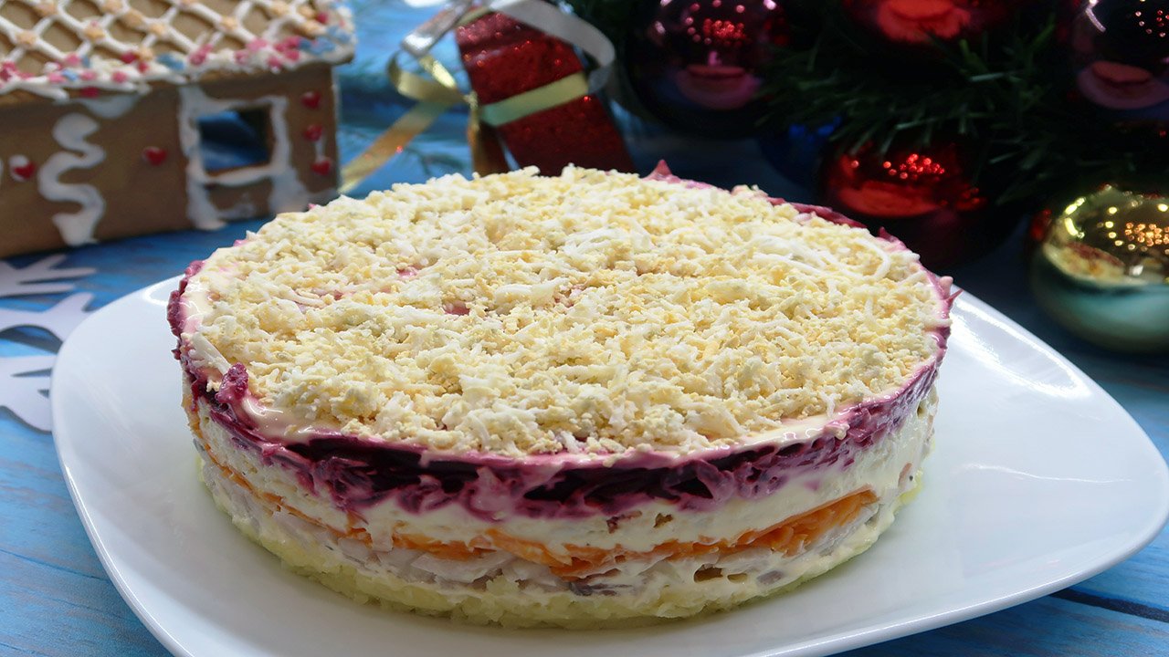 Селедка под шубой. Очень вкусный и сочный салат под шубой. Пошаговый рецепт салата Шуба смотреть онлайн