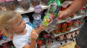 МАМА ПРОТИВ ПАПЫ В МАГАЗИНЕ СЛАДОСТЕЙ. СОФУНЬЯ ШАЛУНЬЯ