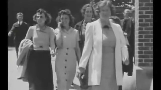 Разгадана тайна девушки с мобильником из 1930-х смотреть онлайн