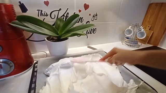 Съели за 5 минут! МЕРЕНГОВЫЙ РУЛЕТ у тебя точно получится! Сохраняй рецепт смотреть онлайн