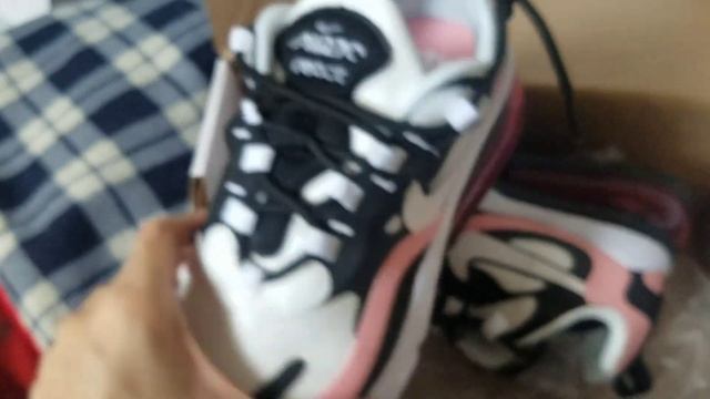 NIKE AIRMAX 270 REACT-BLACK/BLEACHED CORAL/METALLIC GOLD/WHITE смотреть онлайн