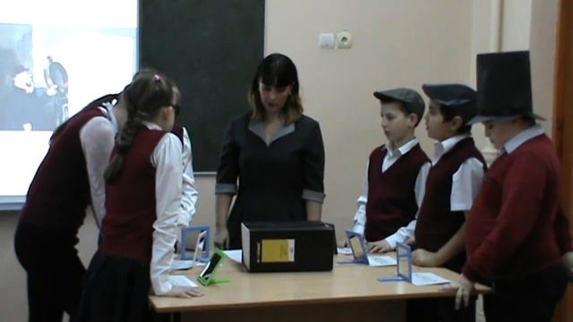 Фрагмент логопедического подгруппового занятия на тему: "Дело о незаконченных предложениях". смотреть онлайн