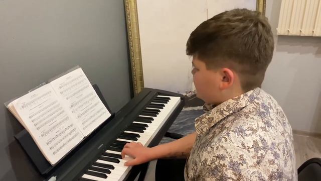 Сольфеджио/1 класс/Вова изучает русскую народную песню «Я гуляю»/28.11.20