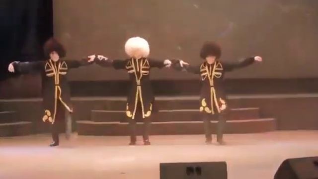 зажигательный танец лезгинка Магомеда Джафарова и его сослуживцы в Архангельске смотреть онлайн