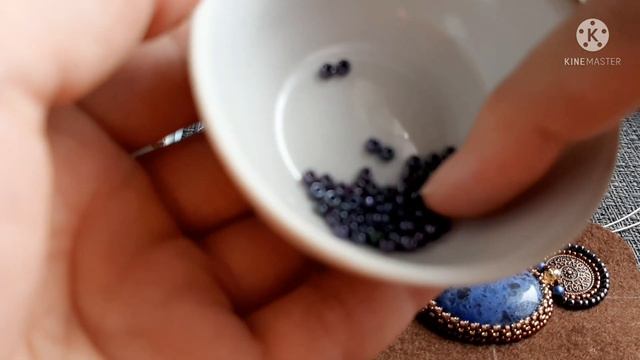 Чокер с силиконовым шнуром. Фурнитура в вышивке. смотреть онлайн