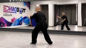 Тайцзицюань 10 форм, 4-я форма (Погладить гриву лошади)