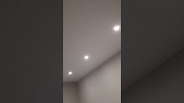 натяжной потолок на кухне, как расположить светильники? смотреть онлайн