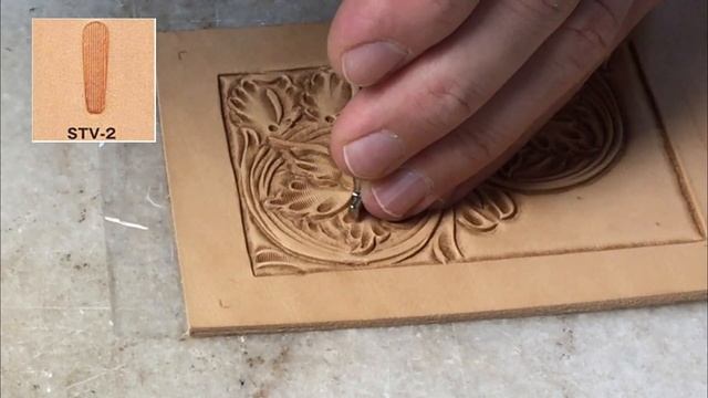 Процесс Тиснения купюродержателя из кожи растительного дубления. смотреть онлайн