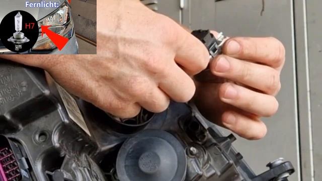 VW Caddy 4 Scheinwerfer Lampenwechsel (Halogen H7/H7) - Tutorial смотреть онлайн