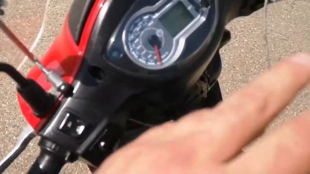 Sym jet 4, как же он тормозит? смотреть онлайн