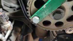 Безопасно и легко откручиваем болт крепления распредвала ВАЗ!