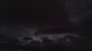 Футаж. Тёмные облака плывут по небу. Видео с облаками. Облака. 4К видео-заставка без звука.