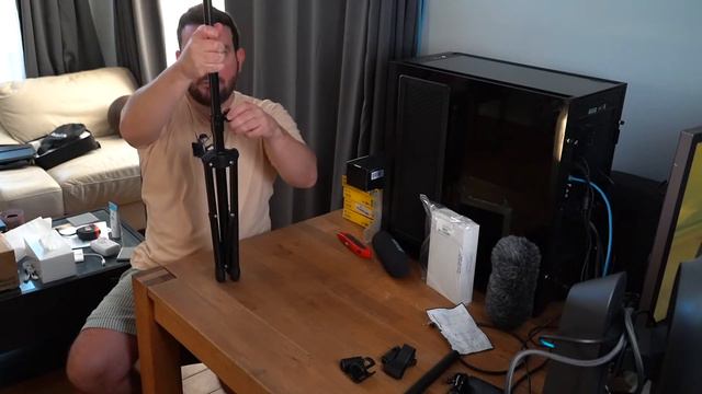 Unboxing and quick review overview of the Cahaya microphone desk Boom arm tripod Amazon best seller смотреть онлайн