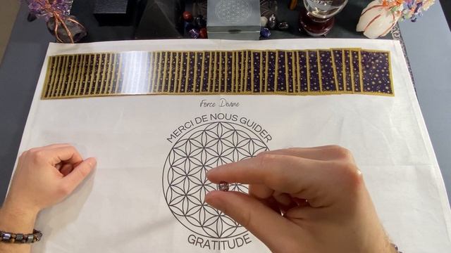 ? Comment tirer les cartes d'un Oracle avec un pendule - Apprendre la Cartomancie ? смотреть онлайн