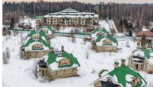 Заброшенное здание недостроенного пансионата