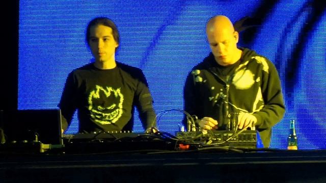Infected Mushroom Live at Fortdance 22 07 2005 смотреть онлайн