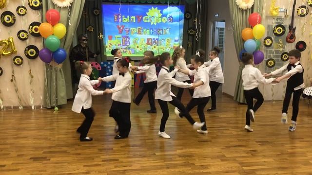 Отличный танец на выпускном в детском саду ! смотреть онлайн