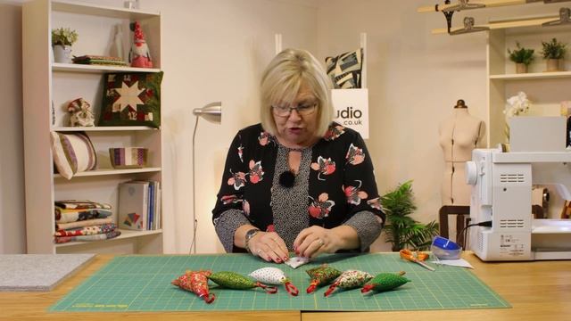 Simple Christmas Tree Decoration - A Quick Christmas Craft смотреть онлайн