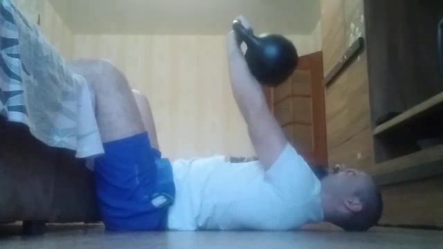 жим гири лежа одной рукой. смотреть онлайн