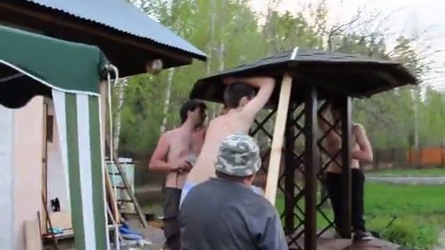 Ставим крышу колодца смотреть онлайн