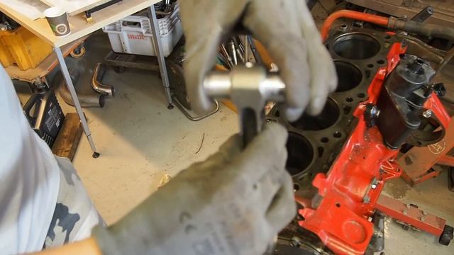 Volvo B230 piston pin--connecting rod clearance... смотреть онлайн